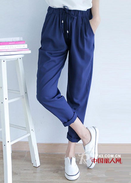 哈伦裤配什么鞋子 夏天穿什么样的哈伦裤凉快