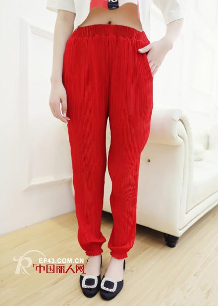 哈伦裤配什么鞋子 夏天穿什么样的哈伦裤凉快