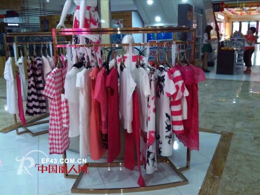 贺弗卡女装茂名明湖商场店隆重开业