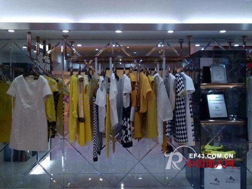 贺弗卡女装茂名明湖商场店隆重开业