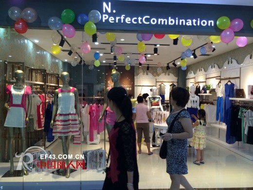 热烈庆祝完美组合女装深圳沃尔玛店6.27号隆重开业
