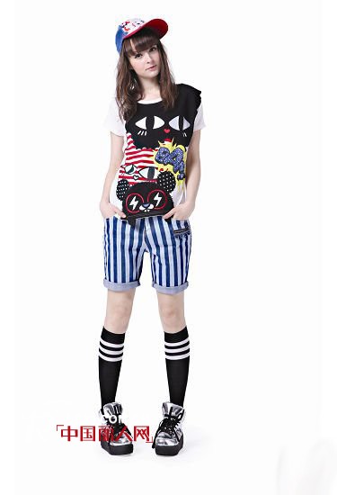 酷感潮流与清新少女风混搭 不一样的街头时尚