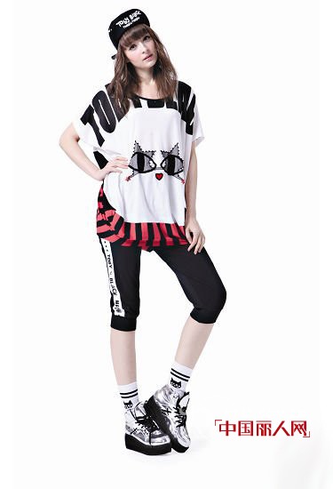 酷感潮流与清新少女风混搭 不一样的街头时尚