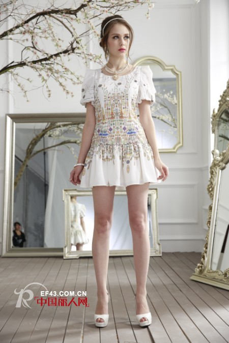 娃娃衫连衣裙搭配 什么面料连衣裙穿起来凉快 什么是鱼尾裙