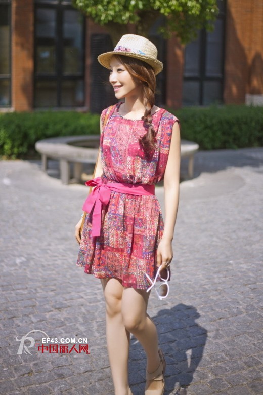 民族风格印花连衣裙搭配 复古印花衬衫怎么搭配好看