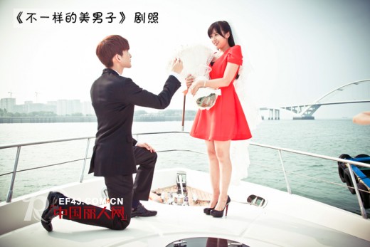 吴映洁穿ochirly服装参演电视剧《不一样的美男子》