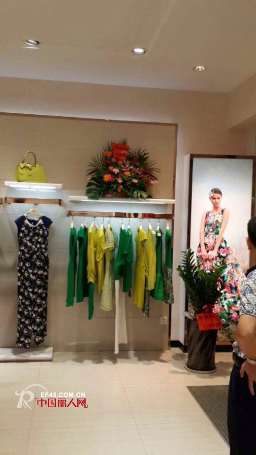 热烈庆祝DITTO迪图女装江西南康专卖店盛大开业