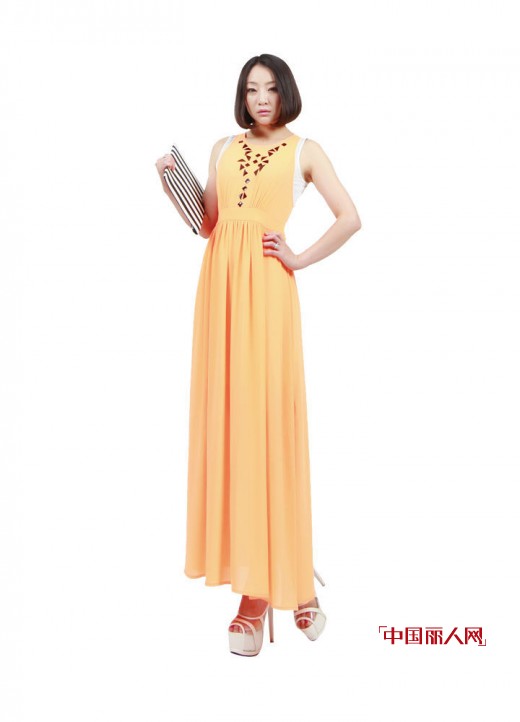 波点连衣裙  波普圆点再登时尚舞台