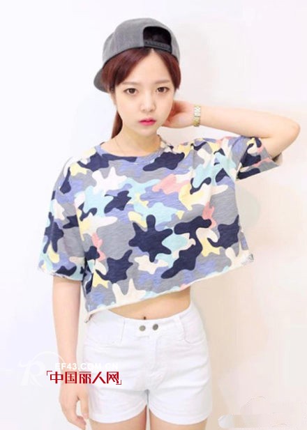 宽松T恤搭配 可爱短款T恤搭配 宽松T恤配什么裤子