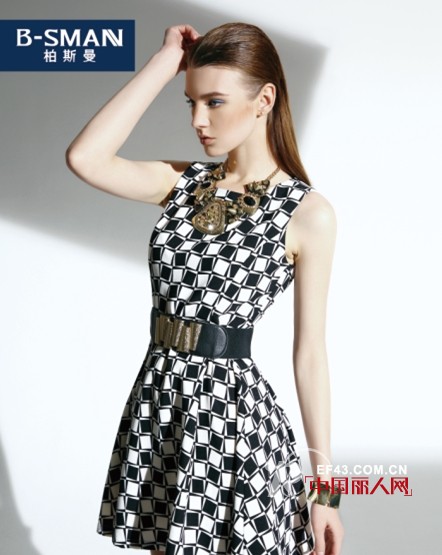 经典的黑白色服装怎么穿好看 柏斯曼诠释不一样的黑白色彩
