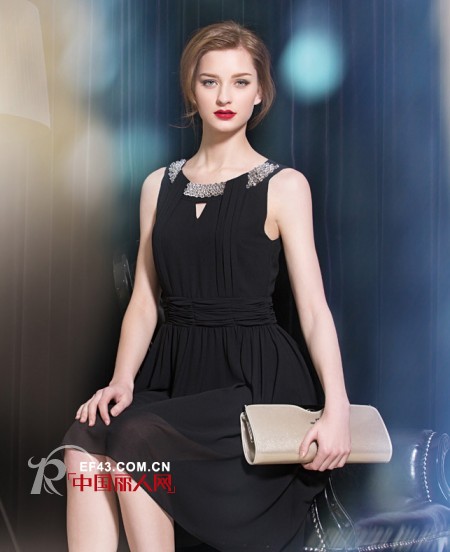 聚会穿什么礼服好看 公司举办晚会适合穿什么连衣裙