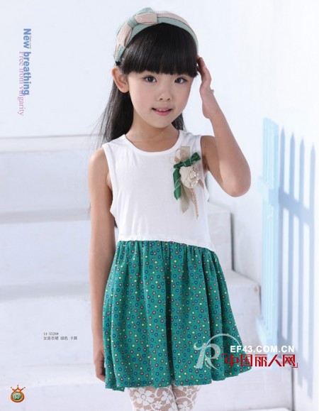 拼接连衣裙搭配 什么样的款式拼接好看 碎花拼接背心