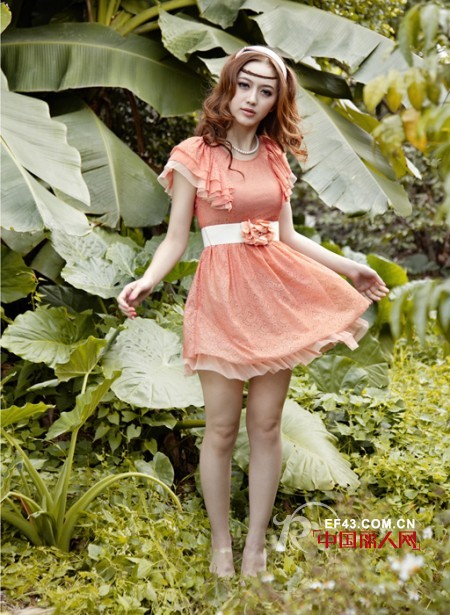 看夏日缤纷裙角飞扬的美丽-阿珍妮女装