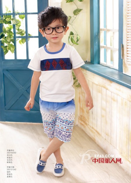 T恤有哪几种款式 夏天T恤搭配什么裤子