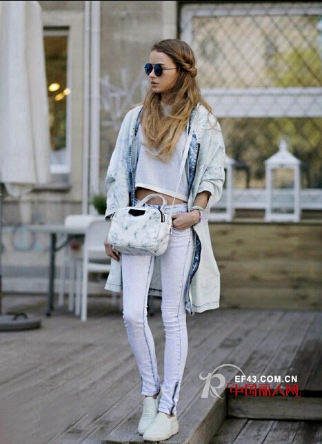 水洗牛仔装怎么穿才时髦又有味道呢?水洗牛仔打造随性高街范儿