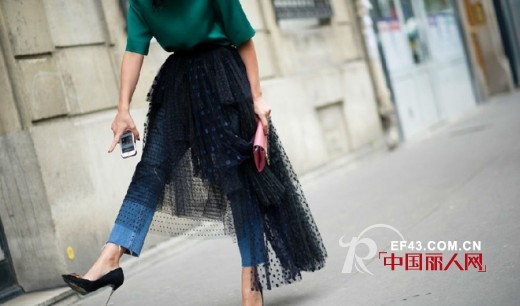 女人对高跟鞋的爱是用生命来保护