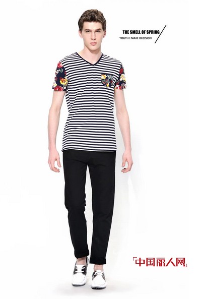 男士条纹T恤搭配  夏季男士黑白条纹V领T恤搭配