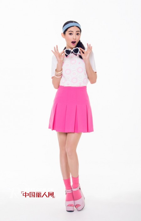 热点新闻知天下 时尚夏季穿搭 女神季衣服该怎么搭配 怎么才能装扮出女神范