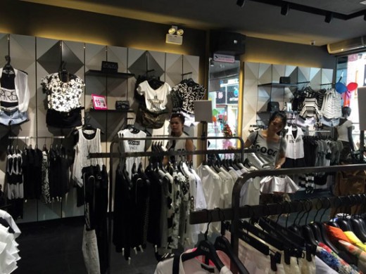 热烈祝贺艾丽莎女装品牌广东江门新店隆重开业