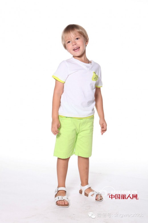 宝宝夏天穿短裤最好过膝