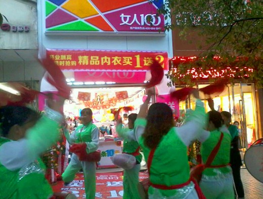 热烈祝贺女人100湖南吉首花垣店隆重开业!