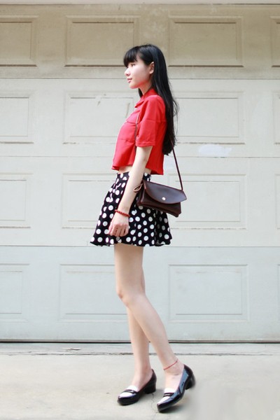T恤搭配波点短裙 红色衬衫搭配白色波点短裙好看吗?