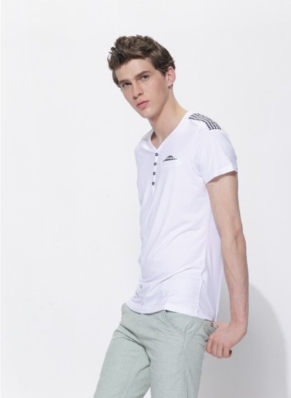 男士如何选择适合自己的T恤 怎样用T恤穿出好身材