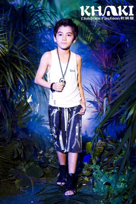 男童背心搭配什么裤子 黑色背心怎么搭配 背心什么颜色好搭