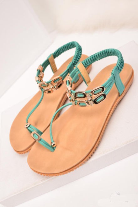 什么样的平底凉鞋比较好看 平底凉鞋款式搭配