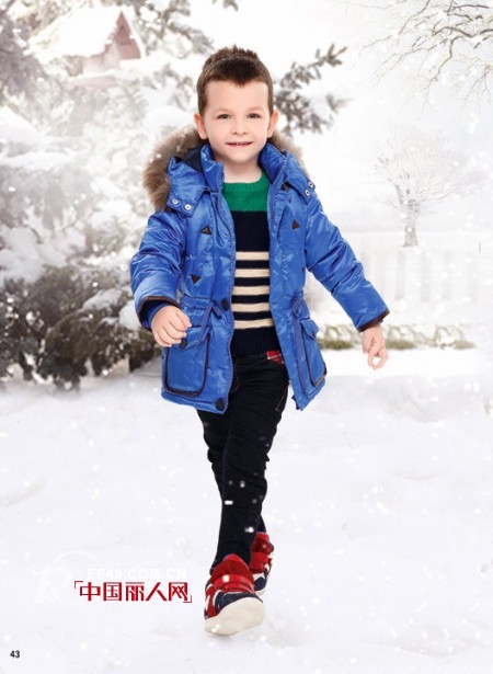 亮色羽绒服搭配 亮色羽绒服搭配什么颜色内搭