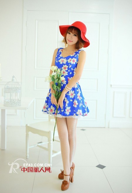 7月出游搭配 夏天出游连衣裙搭配穿出女神范儿