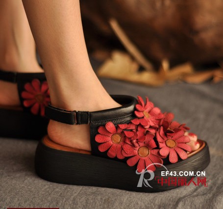 今夏最流行的三款凉鞋 点睛的装扮不能忽略