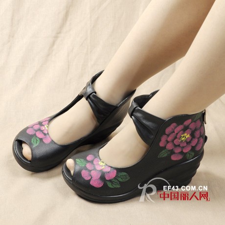 今夏最流行的三款凉鞋 点睛的装扮不能忽略