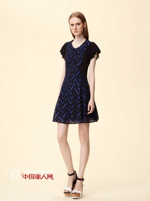 夏季不知道衣服怎么搭配好看  连衣裙轻松一件穿出门