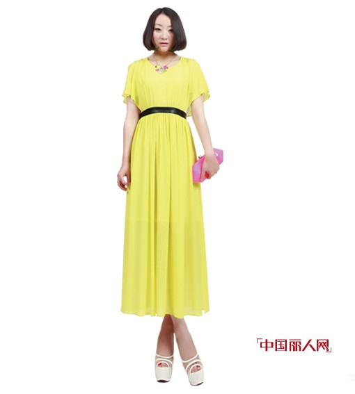 炫目萤黄色怎么搭配好看 亮黄色连衣裙好看吗