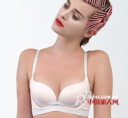 小胸MM夏天要穿什么内衣 胸部娇小能穿出丰满的感觉吗