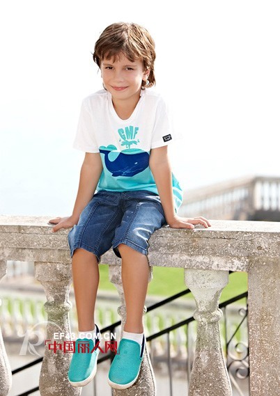 暑假该去哪里玩呢 男童T恤配什么裤子 男童服装搭配