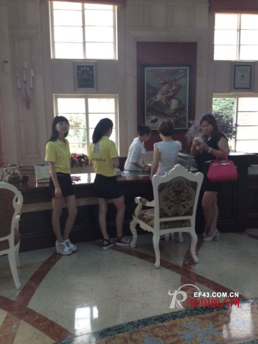 迪笛欧女装2014冬季发布会正在进行中