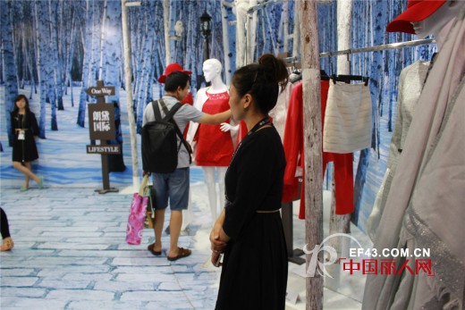 MYMO国际品牌亮相2014深圳服装展 唯美白桦林上演冬季格调