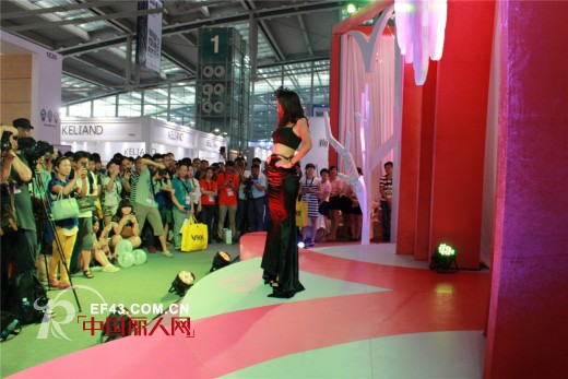 2014深圳服装展梦依诗内衣展馆 上演彩绘梦幻人生