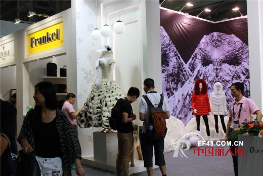 2014深圳服装展 千百度羽绒服精彩亮相