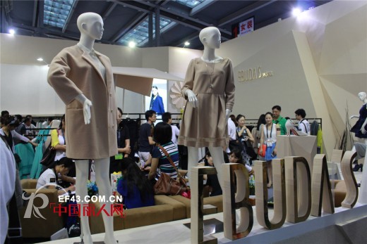 依步达轻熟女装品牌优雅亮相第十四届深圳服交会