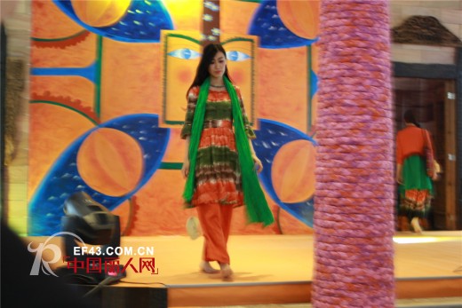 指间沙品牌女装亮相2014深圳服装展 流转于指尖的民族风