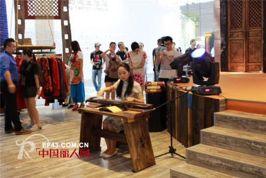 指间沙品牌女装亮相2014深圳服装展 流转于指尖的民族风