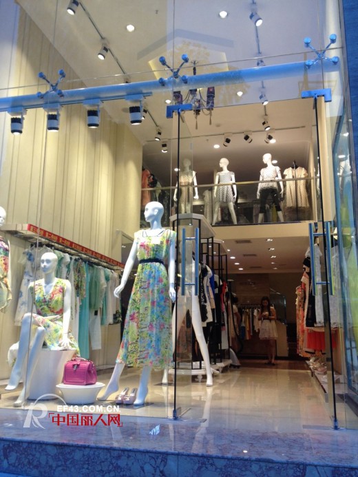 热烈祝贺红凯贝尔女装贵阳白云店强势出击 预祝陈总新店开业大吉