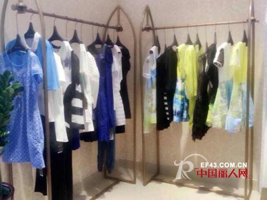 祝贺艺术女装“迪斯廷.凯”广东四会新店试营业