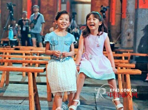 《爸爸去哪儿2》萌娃时装秀 黄多多穿的是什么童装品牌 巴拉巴拉时装秀正式开启