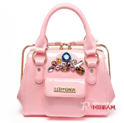 三种不同款包包搭配 个性淑女你喜欢哪种