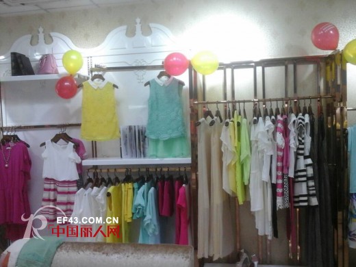 热烈庆祝完美组合女装南昌家乐福店7.12号隆重开业