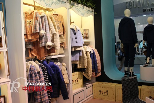 台湾第一亲子装品牌 上流家族亲子装走近2014深圳服装展